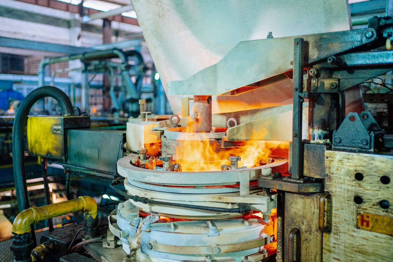 Hot metal glassmaking and industrial processing - Baoya Alloy high-temperature metallurgy